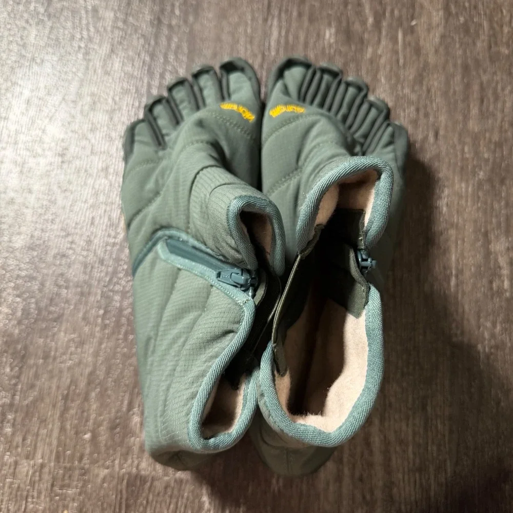 Vibram V-Trek Insulated FiveFingers Mens 11-11.5 Sage Green 24M5308 Toe Boots